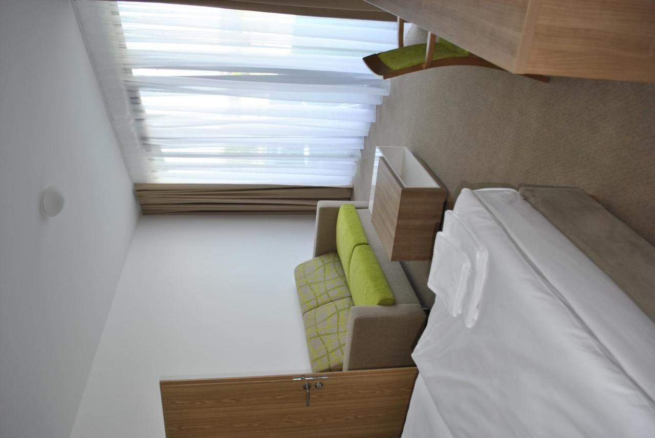 Hotel Golf Jezera Ostrožská Nová Ves Eksteriør billede