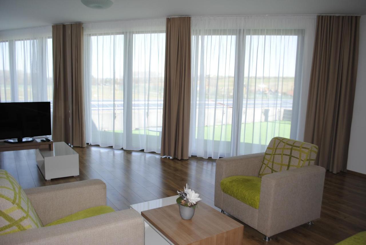 Hotel Golf Jezera Ostrožská Nová Ves Eksteriør billede