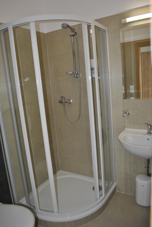 Hotel Golf Jezera Ostrožská Nová Ves Eksteriør billede