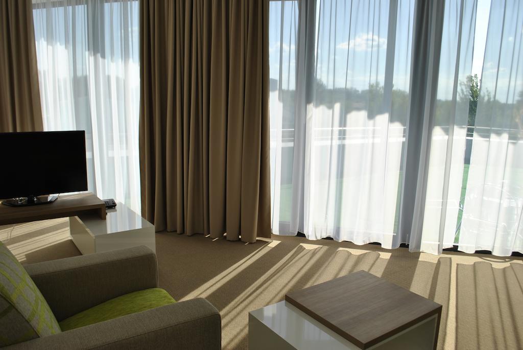 Hotel Golf Jezera Ostrožská Nová Ves Eksteriør billede