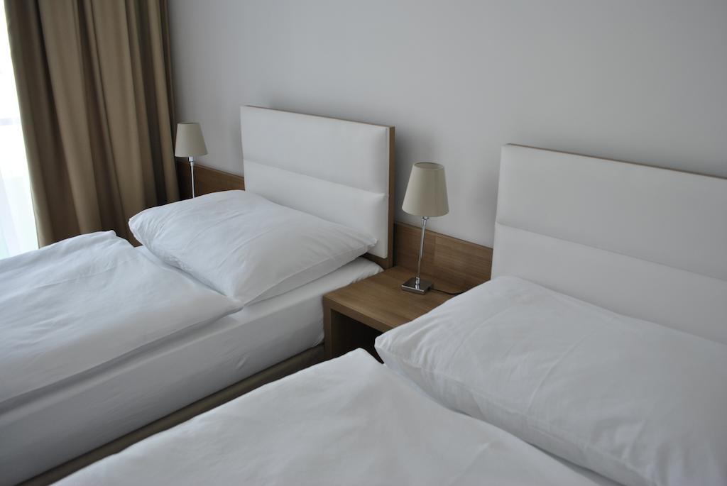 Hotel Golf Jezera Ostrožská Nová Ves Eksteriør billede