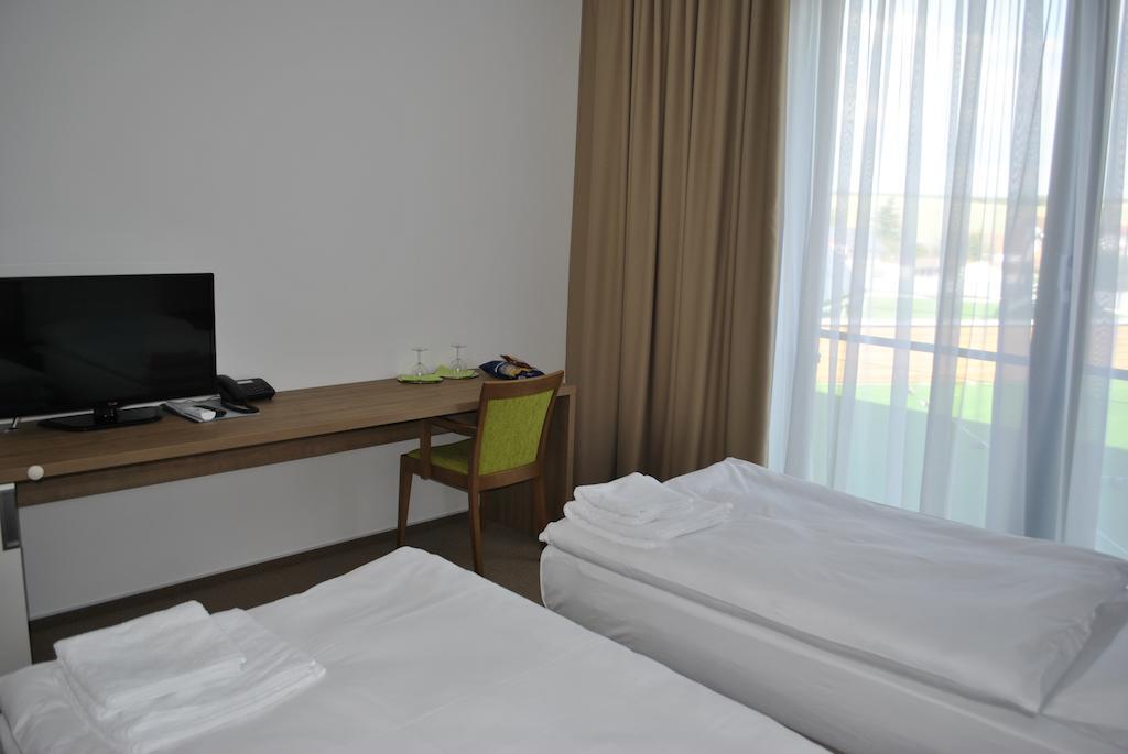 Hotel Golf Jezera Ostrožská Nová Ves Eksteriør billede