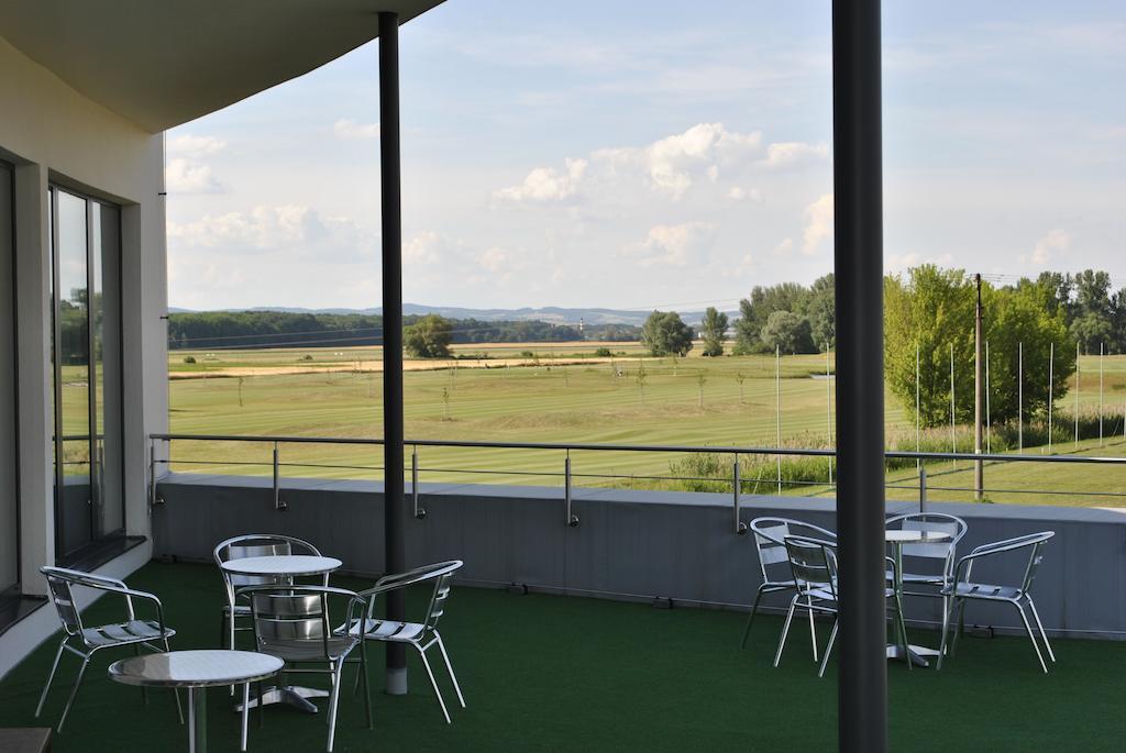 Hotel Golf Jezera Ostrožská Nová Ves Eksteriør billede