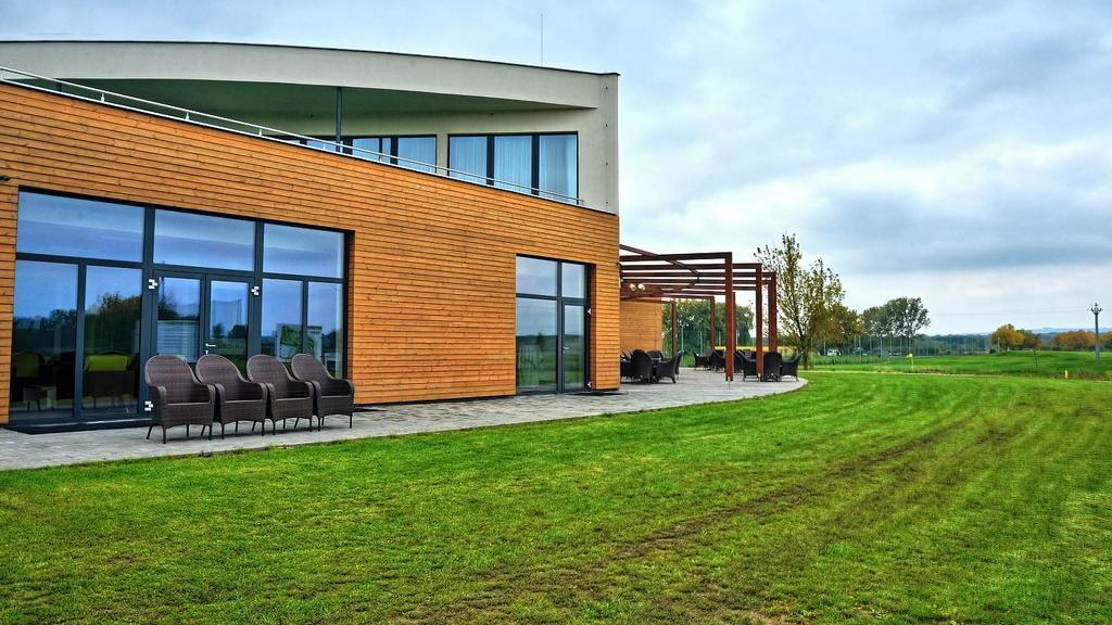 Hotel Golf Jezera Ostrožská Nová Ves Eksteriør billede