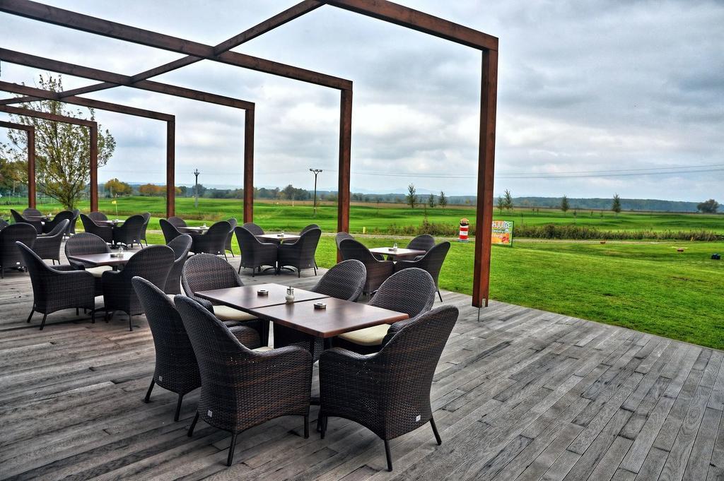 Hotel Golf Jezera Ostrožská Nová Ves Eksteriør billede
