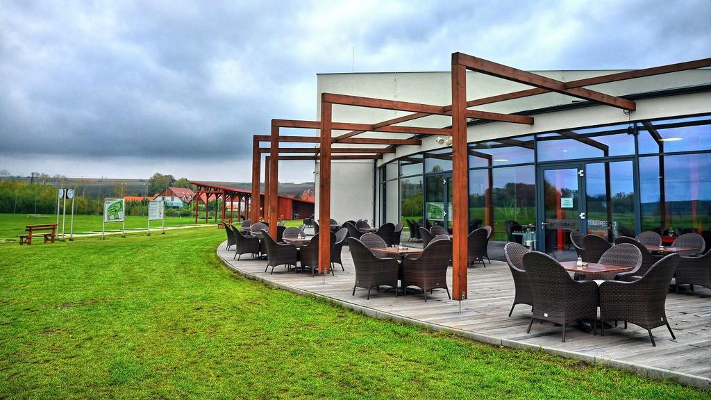 Hotel Golf Jezera Ostrožská Nová Ves Eksteriør billede