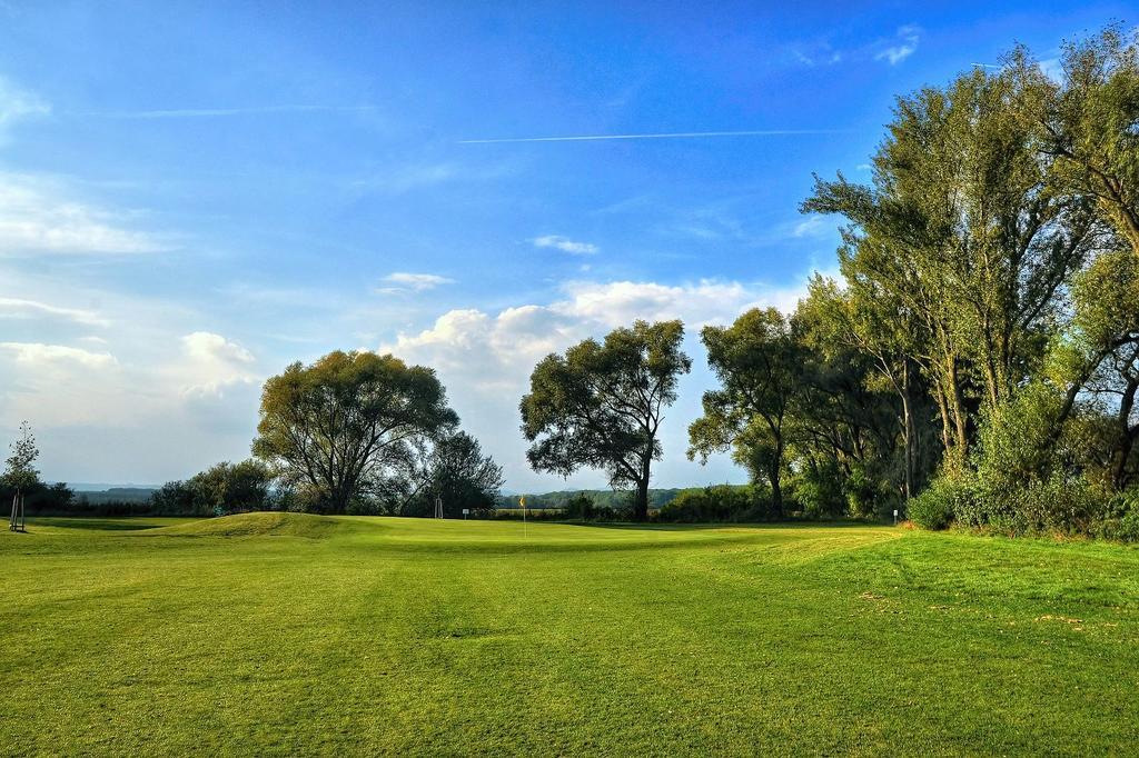 Hotel Golf Jezera Ostrožská Nová Ves Eksteriør billede